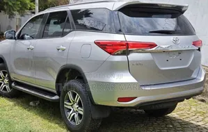 Toyota Fortuner 2023 Silver