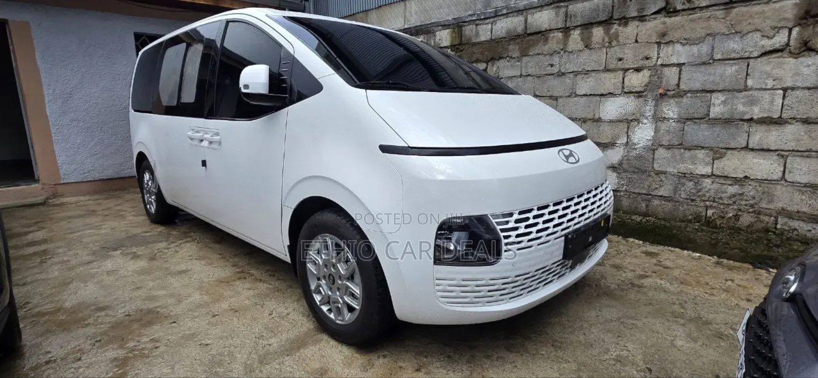 New Hyundai Staria 2023 White