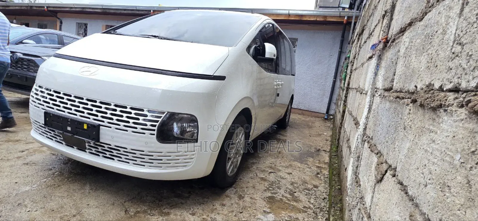 New Hyundai Staria 2023 White