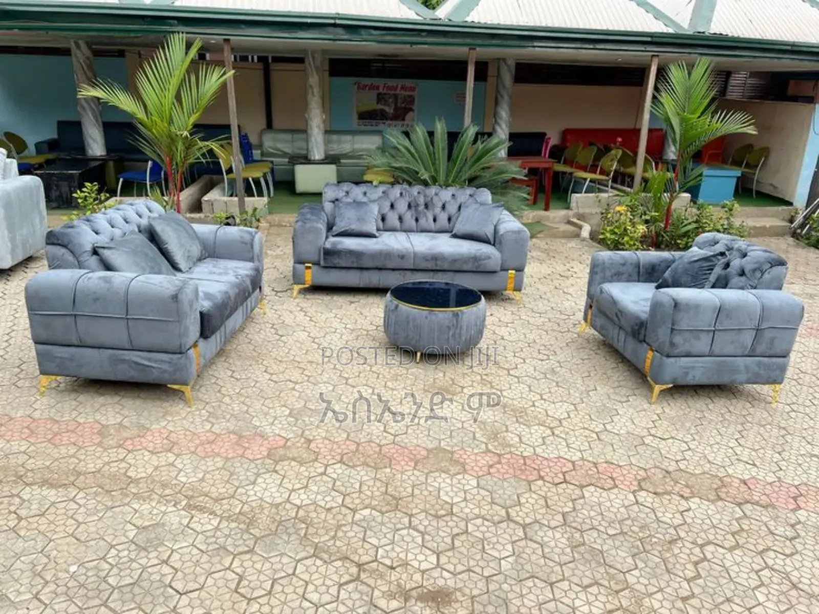 Tufta Style Sofa With Table Design