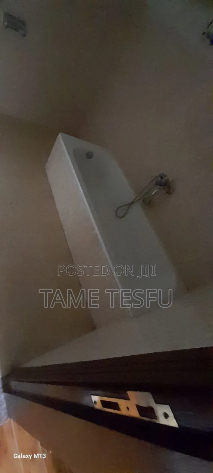 Furnished 5bdrm House in Hayat, Bole for sale