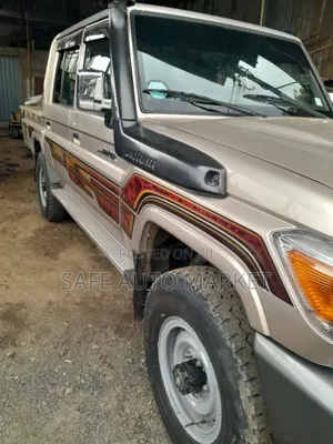 Photo - Toyota Land Cruiser 2016 Gold