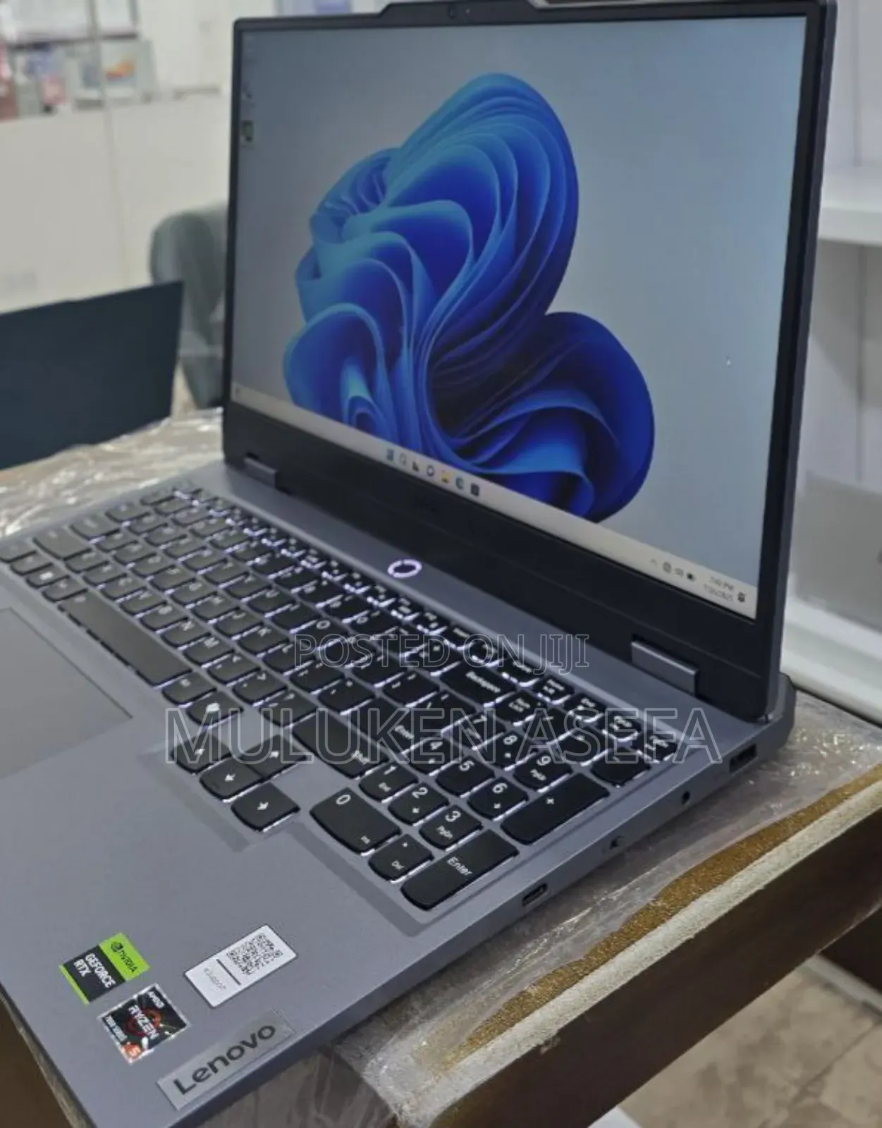 New Laptop Lenovo LOQ 15IRH8 24GB AMD Ryzen 5 SSD 512GB