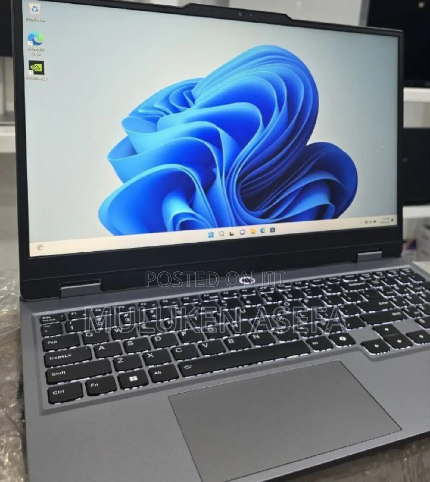 New Laptop Lenovo LOQ 15IRH8 24GB AMD Ryzen 5 SSD 512GB