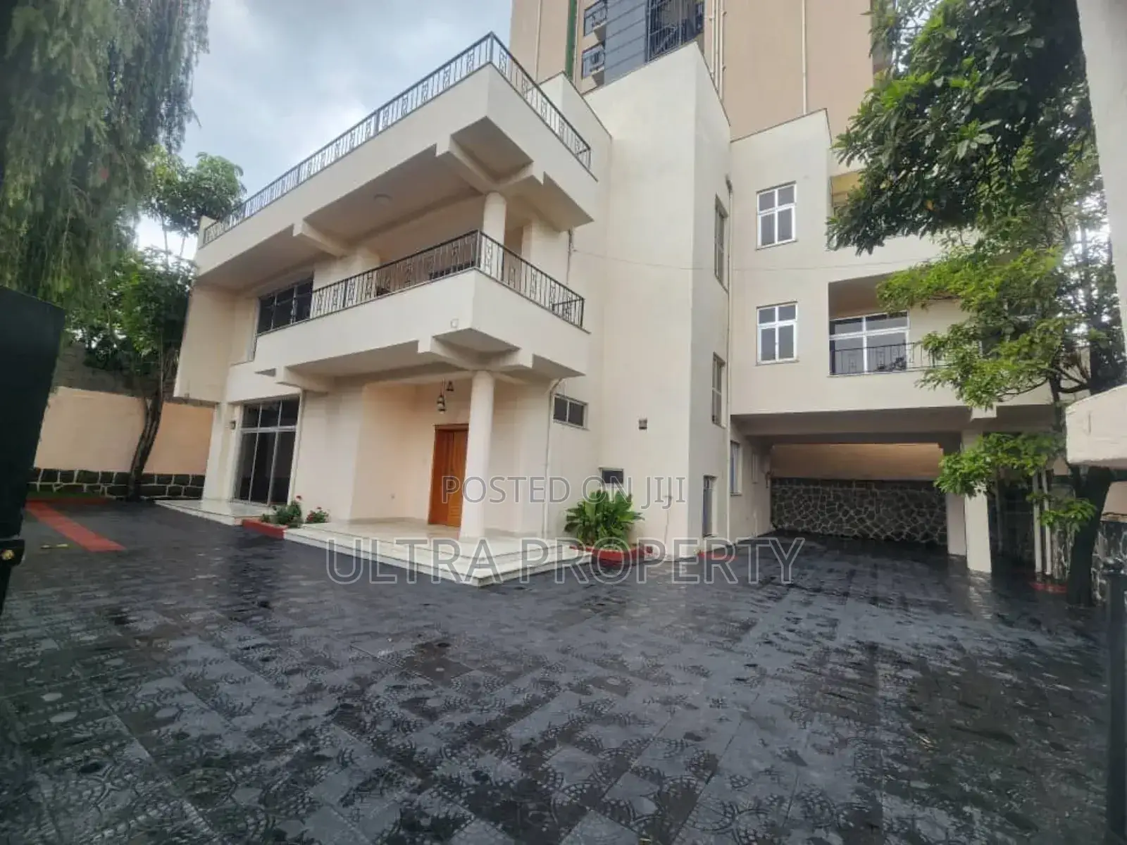 12bdrm House in Bole for rent