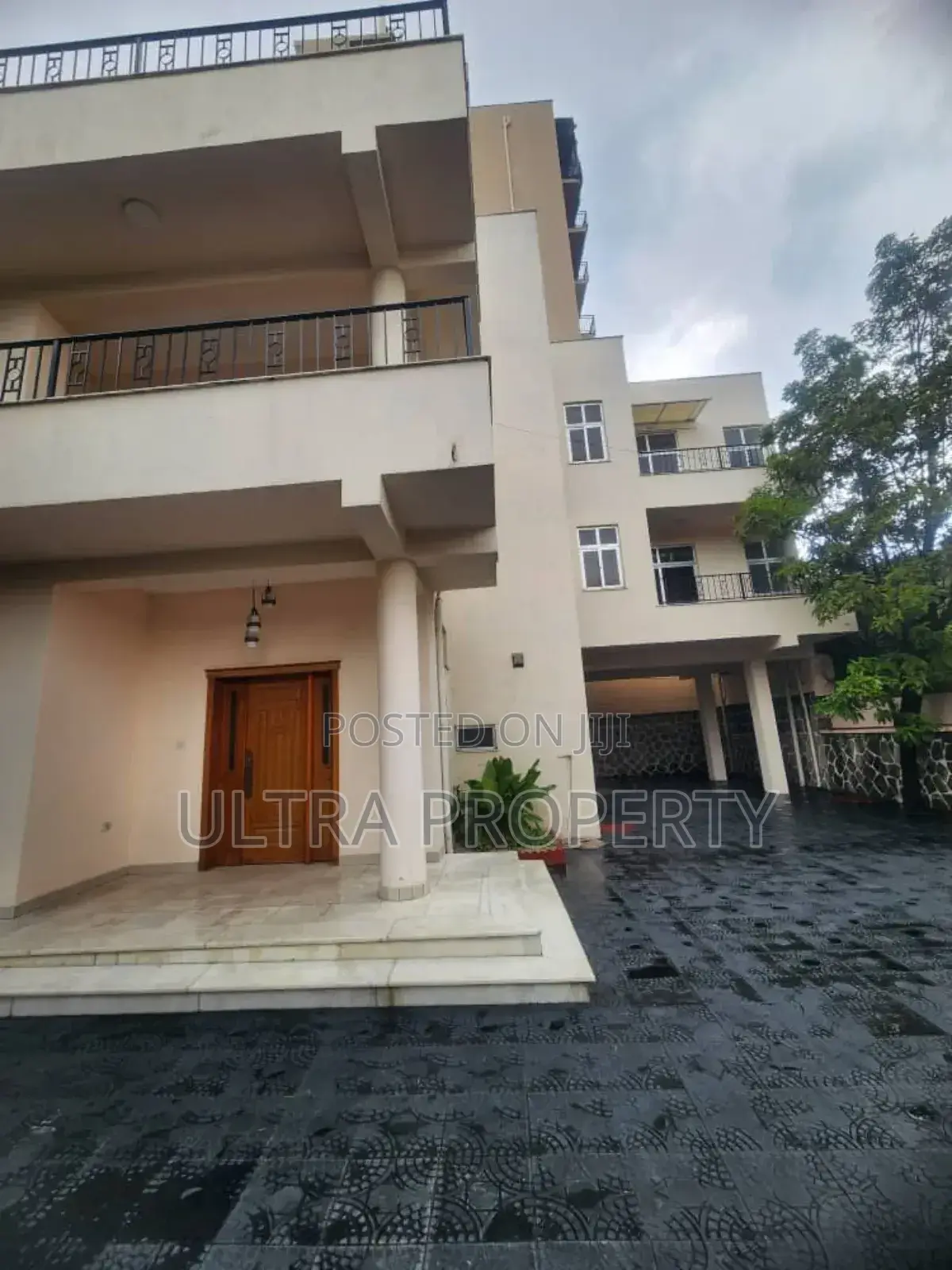 12bdrm House in Bole for rent