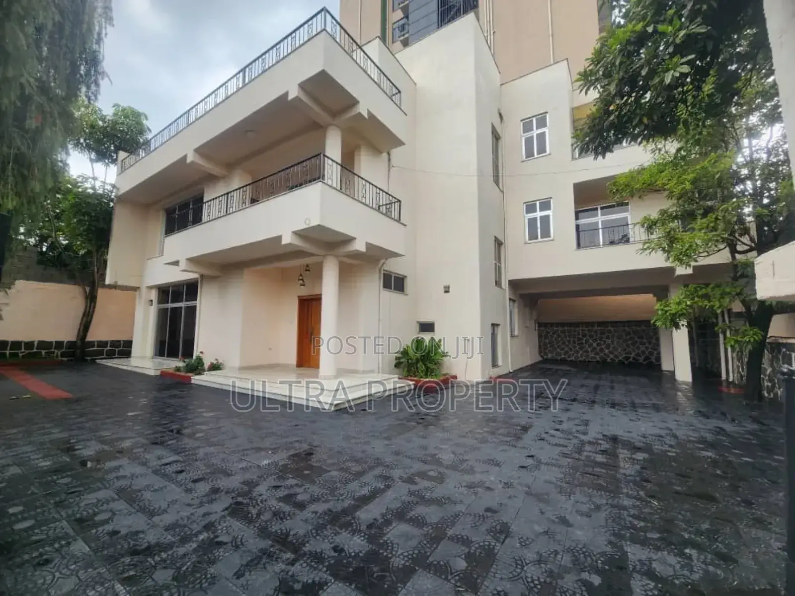 12bdrm House in Bole for rent