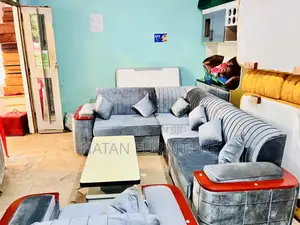 ሶፋ ኤልሼፕ በማለዳ ፎም በhd#1 ሙሉ በሙሉ በእንጨት የተሰራ ዲዛይን ባለው ከፋይ ጨርቅ የተሰ