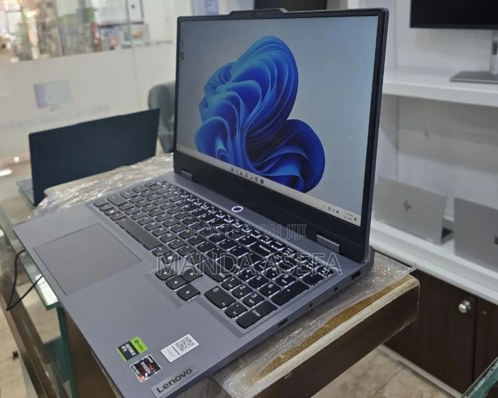 New Laptop Lenovo LOQ 15ARP9 24GB AMD Ryzen 5 SSD 512GB