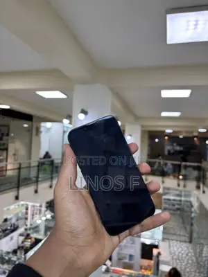 Photo - Apple iPhone 13 128 GB Black