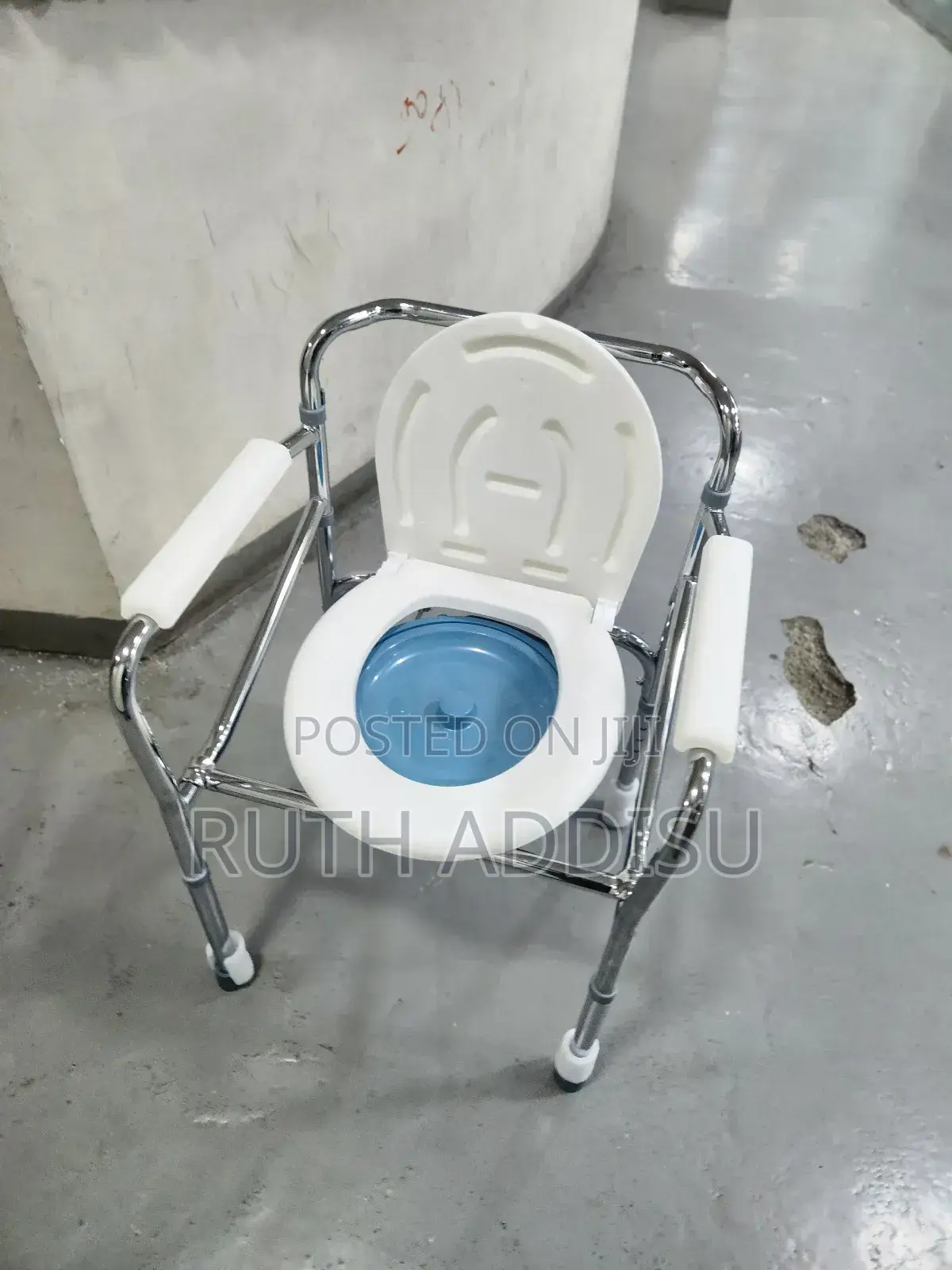 Commode Chair孓你medical Toilet Seat廁所commode Chair鬧鐘commode