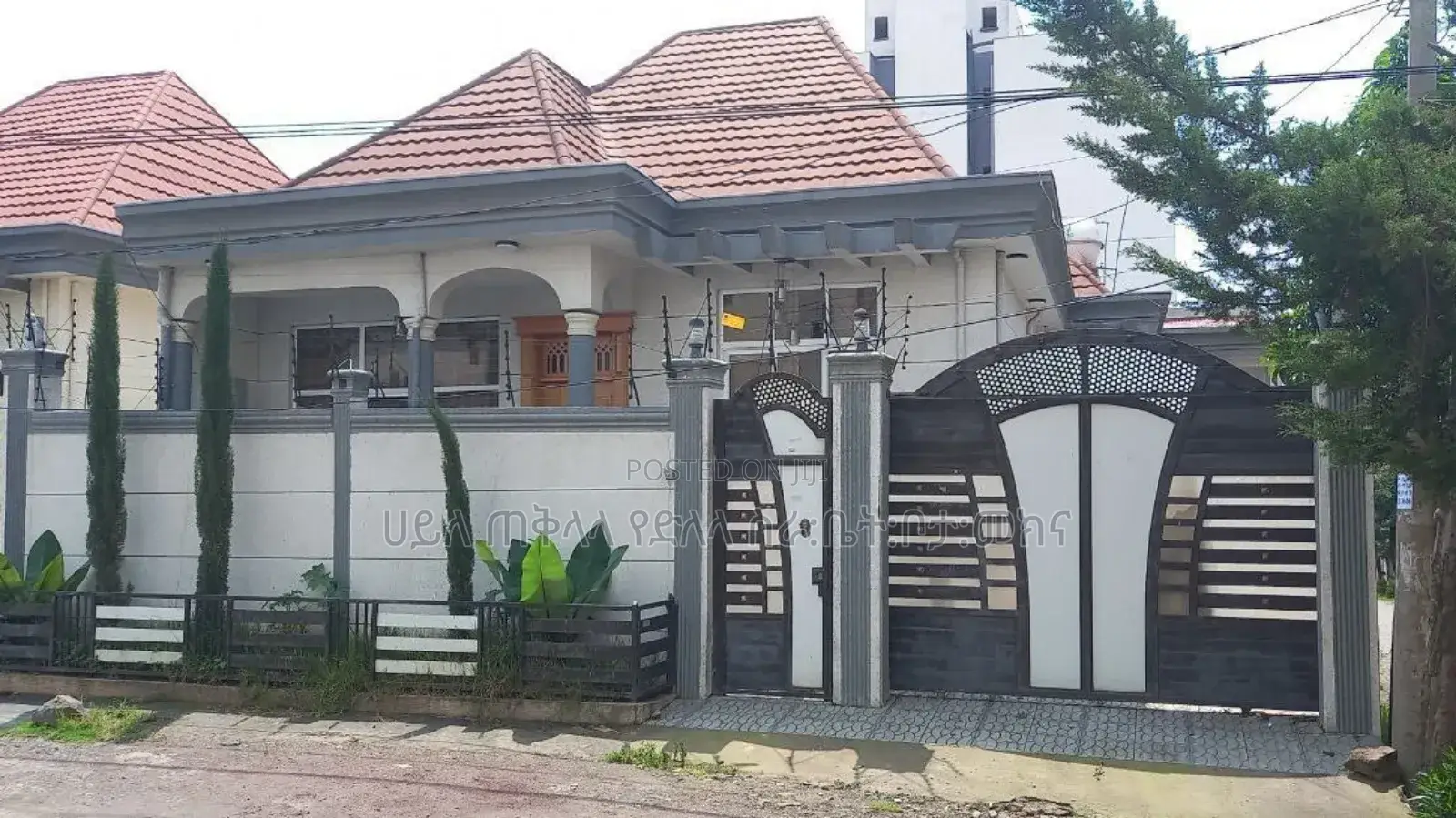 Furnished 3bdrm Villa in Ayat Area Inside, Yeka for sale