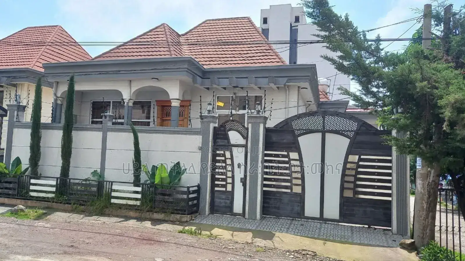 Furnished 3bdrm Villa in Ayat Area Inside, Yeka for sale