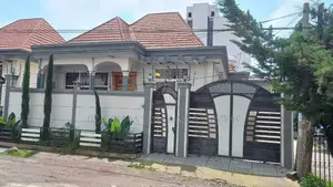 Furnished 3bdrm Villa in Ayat Area Inside, Yeka for sale