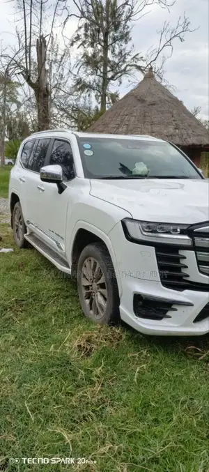 Toyota Land Cruiser 2023 Ivory