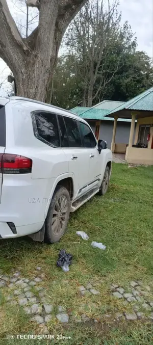 Toyota Land Cruiser 2023 Ivory