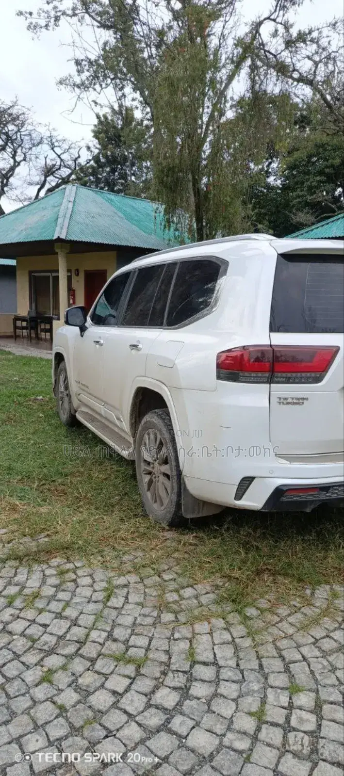 Toyota Land Cruiser 2023 Ivory