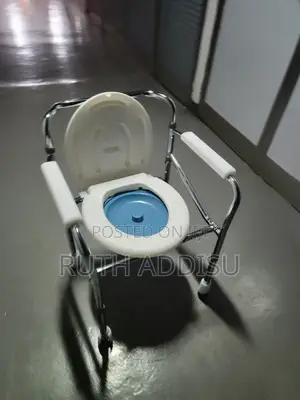 Photo - Commode Chair庭上commode Chair做出toilet Chair短期commode Chair