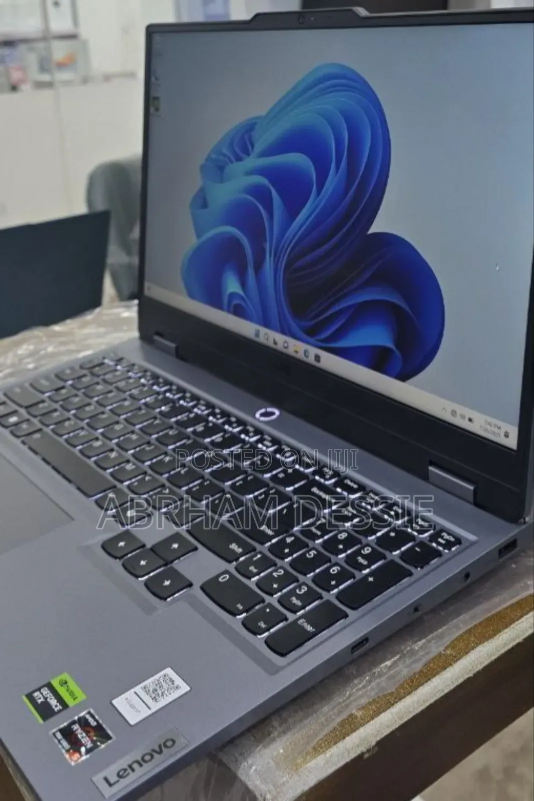 New Laptop Lenovo LOQ 15IRH8 24GB AMD Ryzen 5 SSD 512GB