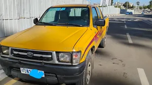 Photo - Toyota Hilux 2001 Yellow