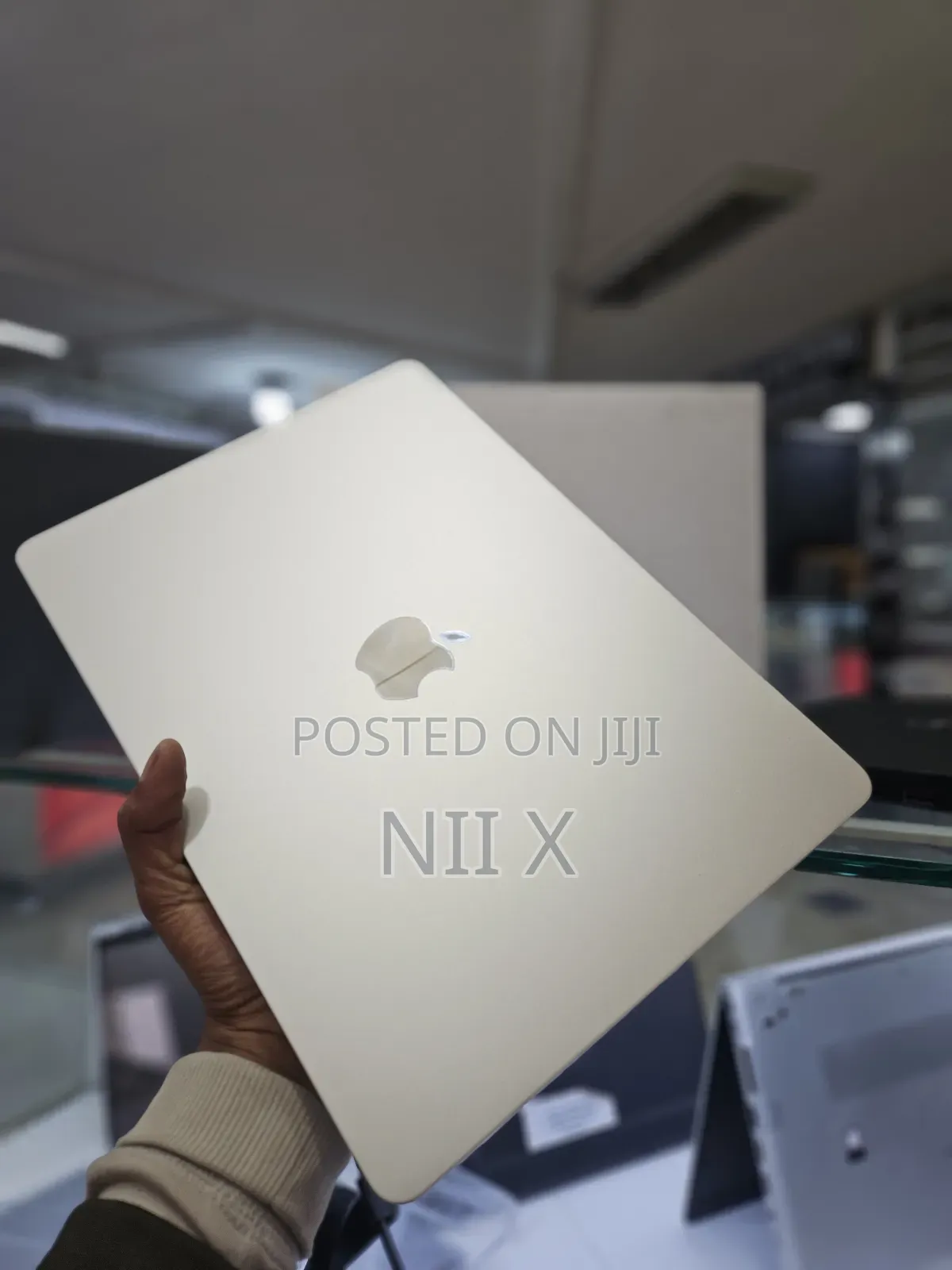 New Laptop Apple MacBook Air 2024 M3 13-Inch 16GB Apple M3 SSD 512GB