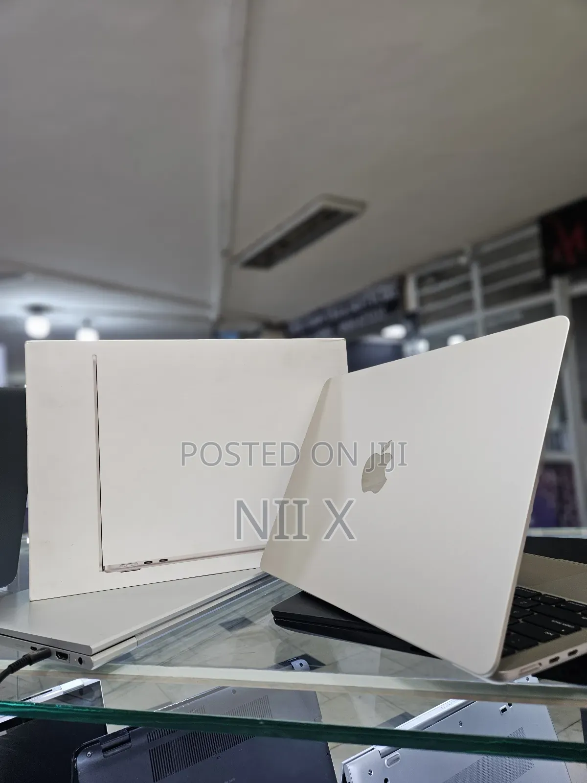 New Laptop Apple MacBook Air 2024 M3 13-Inch 16GB Apple M3 SSD 512GB