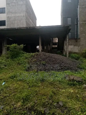 5bdrm House in Akaky Kaliti for sale