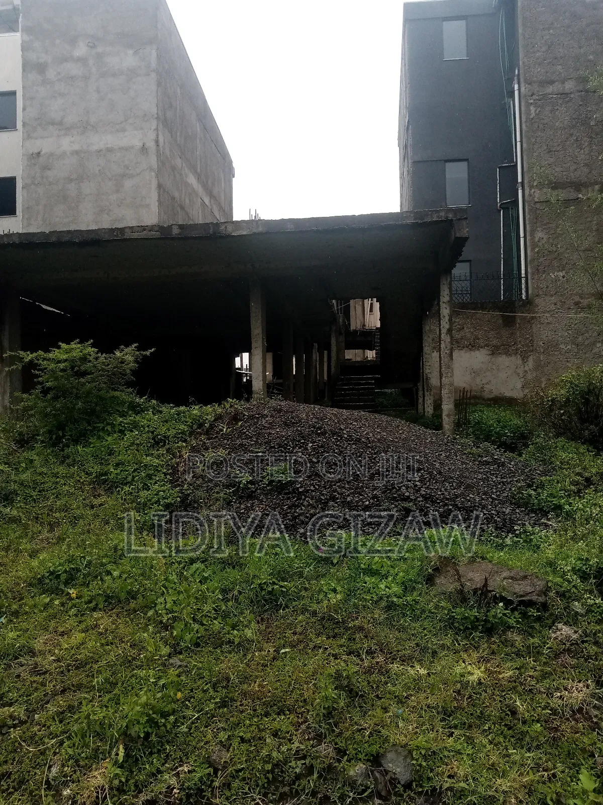 5bdrm House in Akaky Kaliti for sale