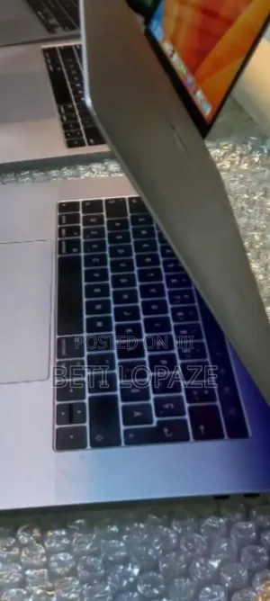 New Laptop Apple MacBook 2016 16GB Intel Core I7 SSD 512GB