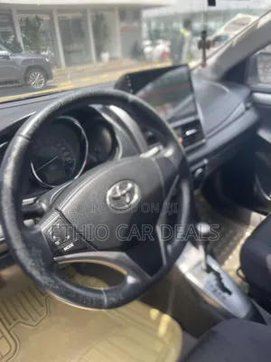 Toyota Yaris 2014 Gold