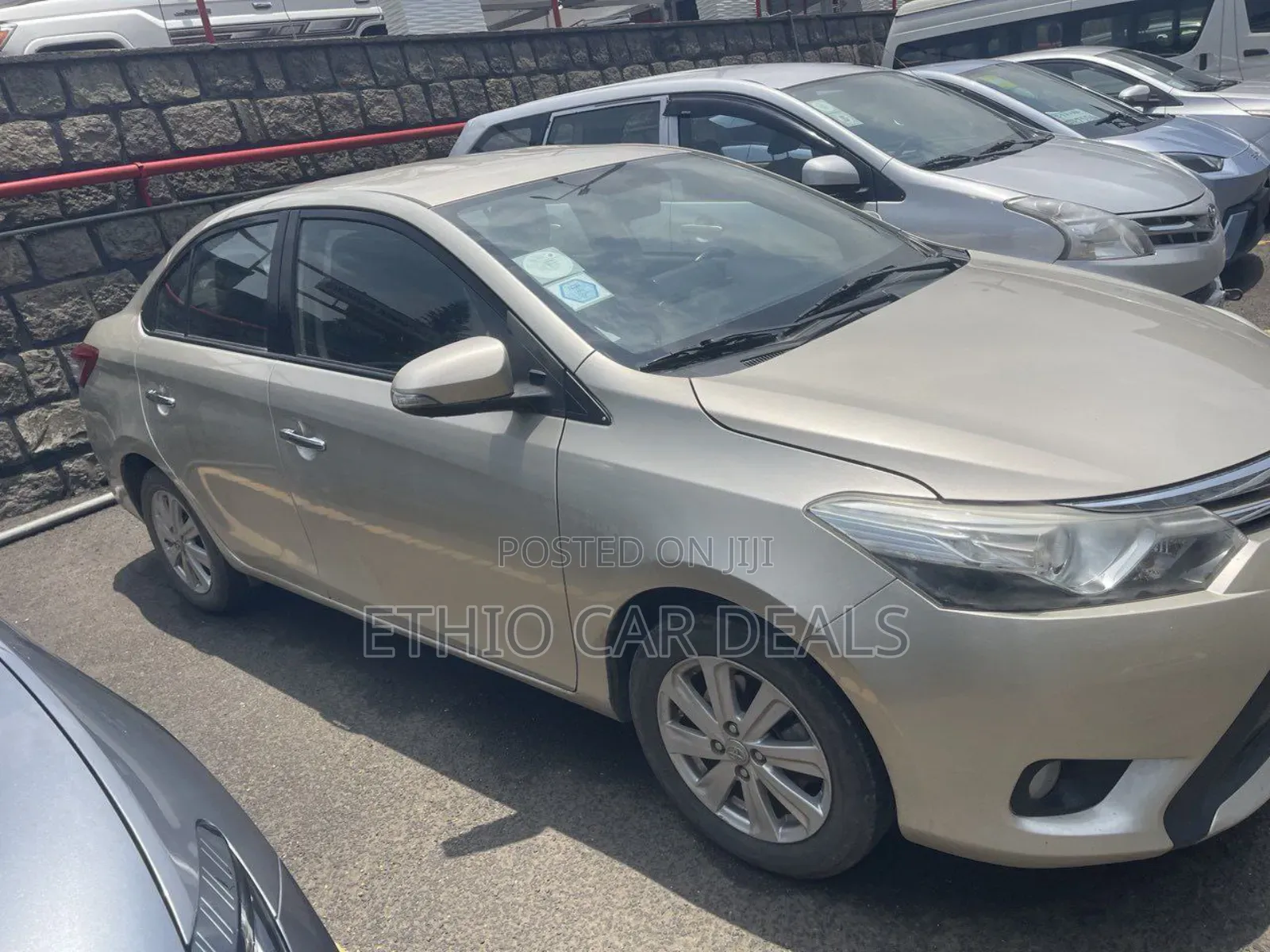 Toyota Yaris 2014 Gold