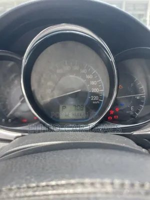 Toyota Yaris 2014 Gold