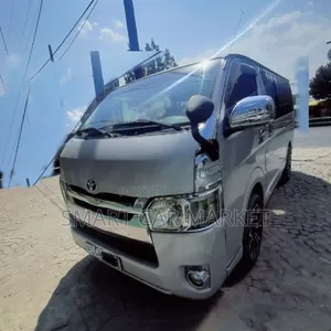 Photo - Toyota HiAce 2007 Silver