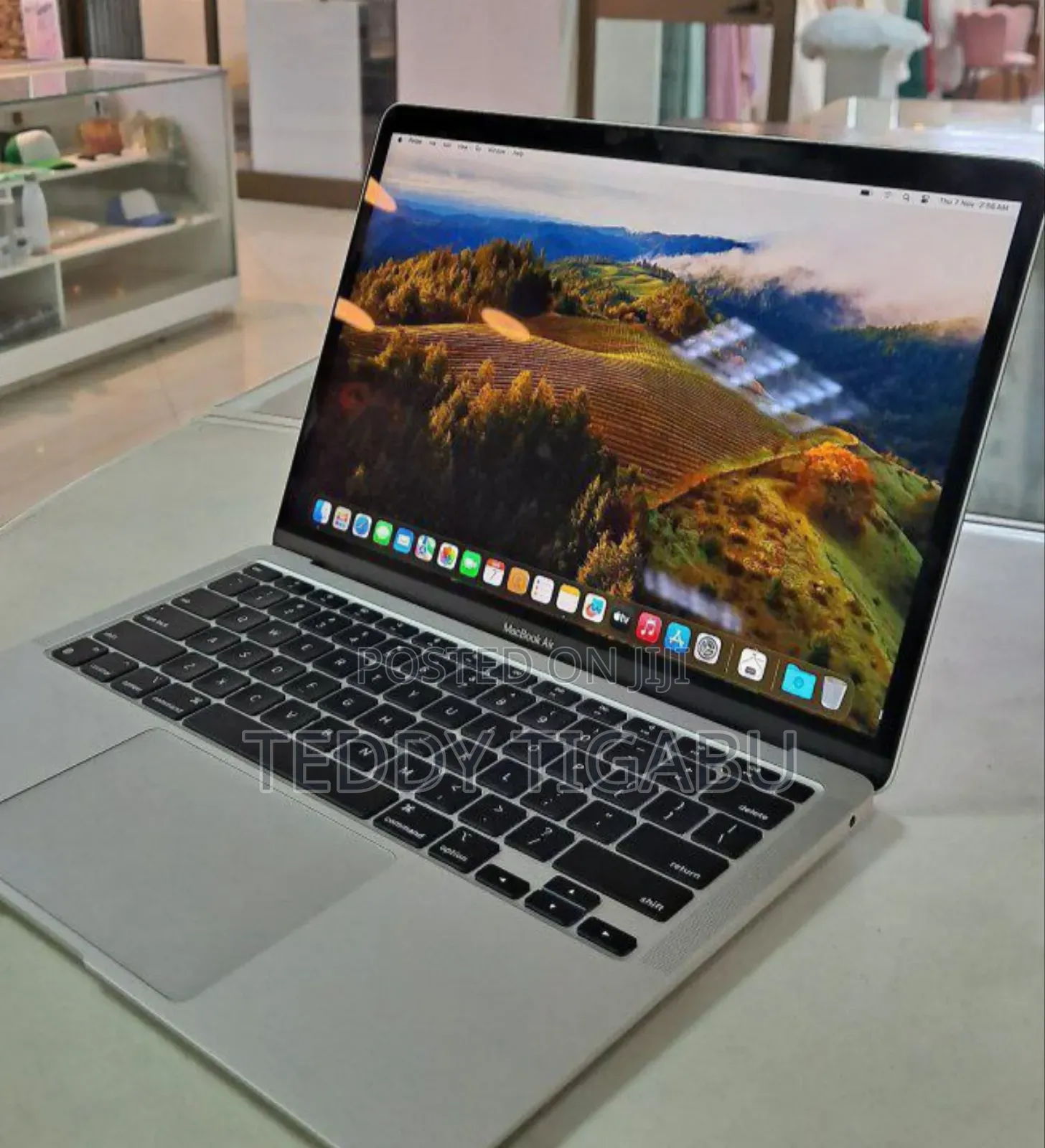 New Laptop Apple MacBook Air 8GB Apple M1 SSD 256GB