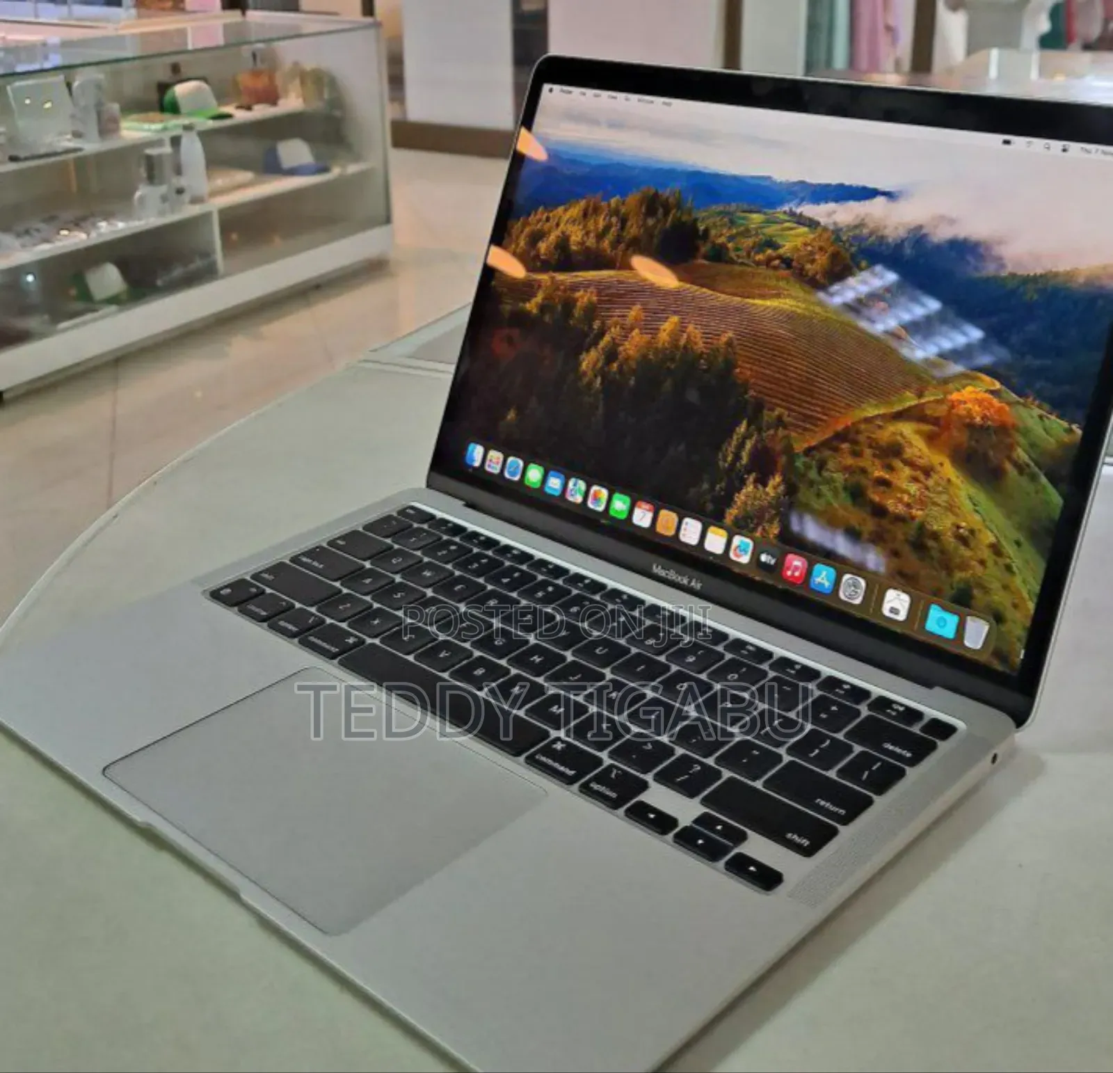 New Laptop Apple MacBook Air 8GB Apple M1 SSD 256GB