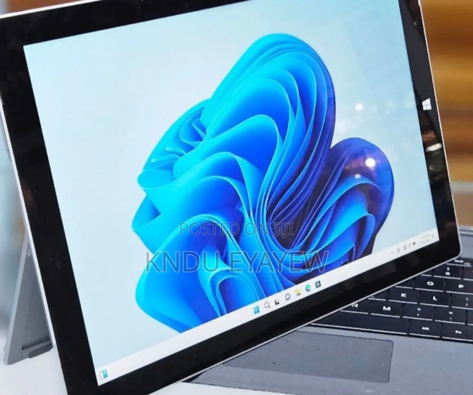 New Laptop Microsoft Surface 8GB Intel Core I5 SSD 256GB