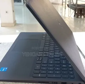 New Laptop Dell Vostro 3520 8GB Intel Core i5 SSD 1T