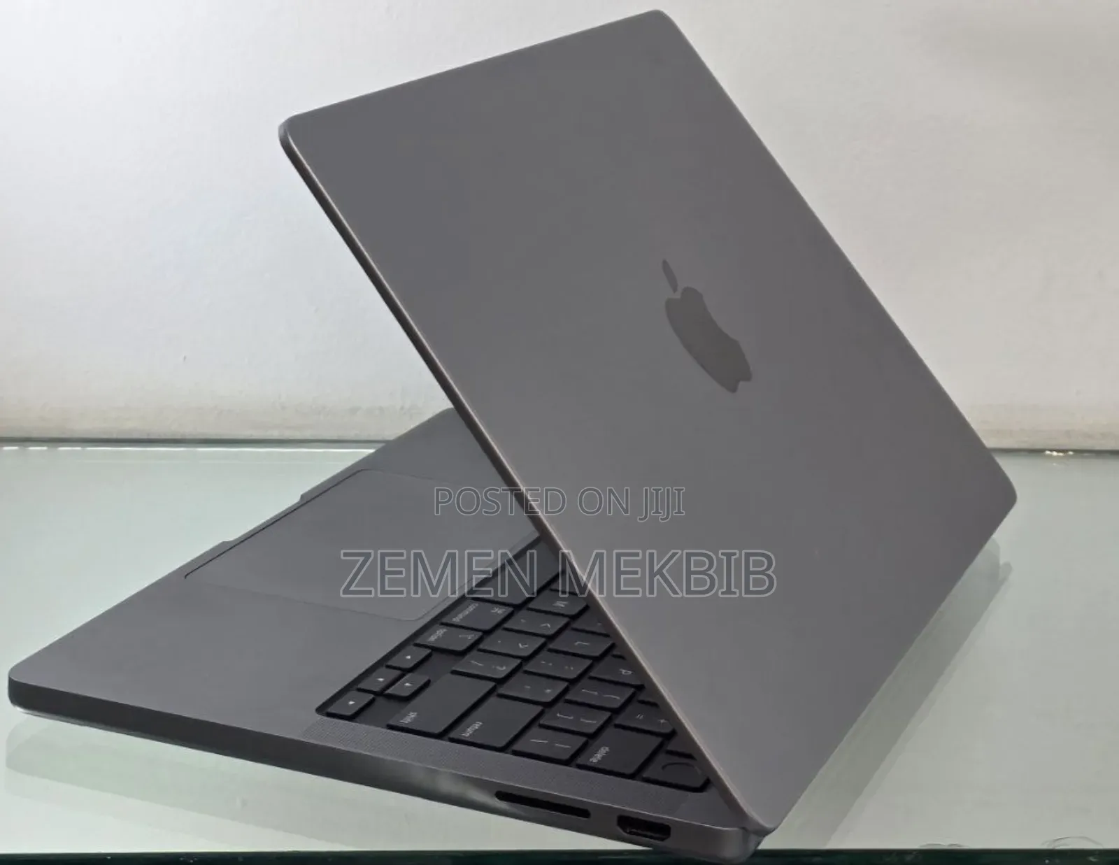 New Laptop Apple MacBook Pro 2024 M3 14-Inch 8GB SSD 512GB