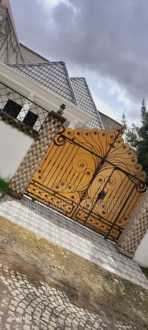 5bdrm Villa in Addis Abeba, Bole for sale