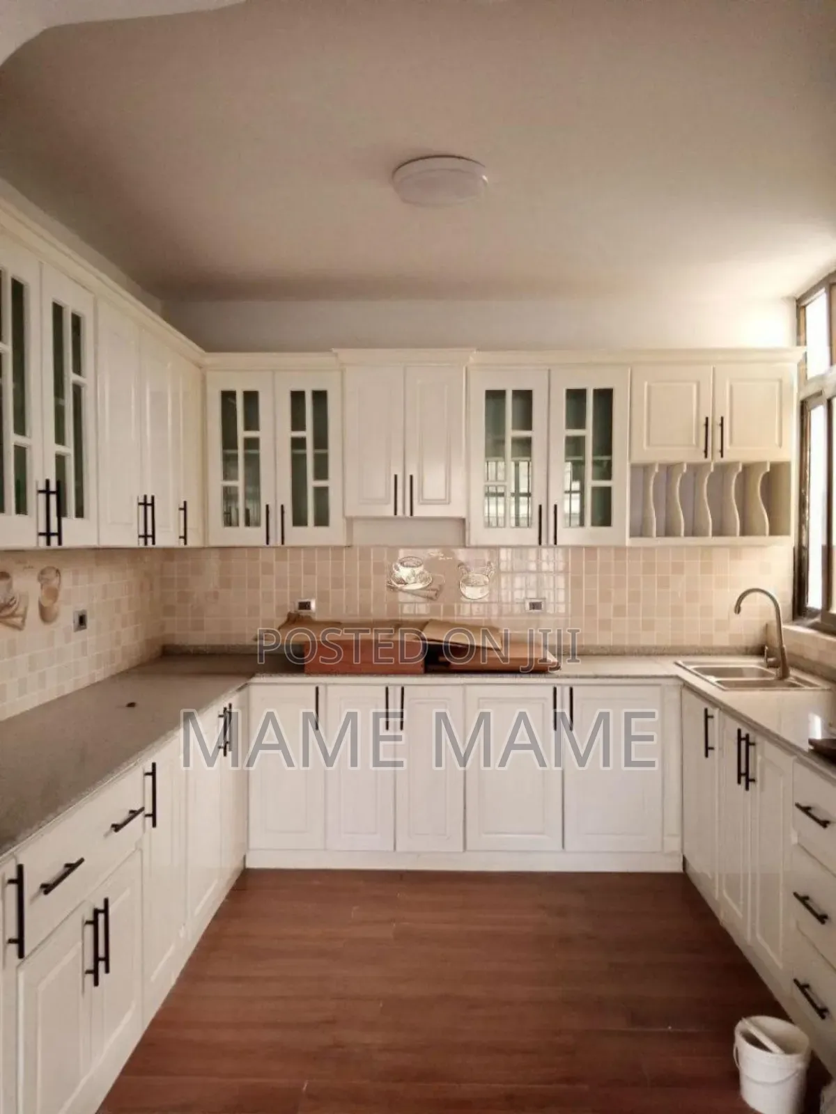 5bdrm House in Addis Abeba, Bole for sale