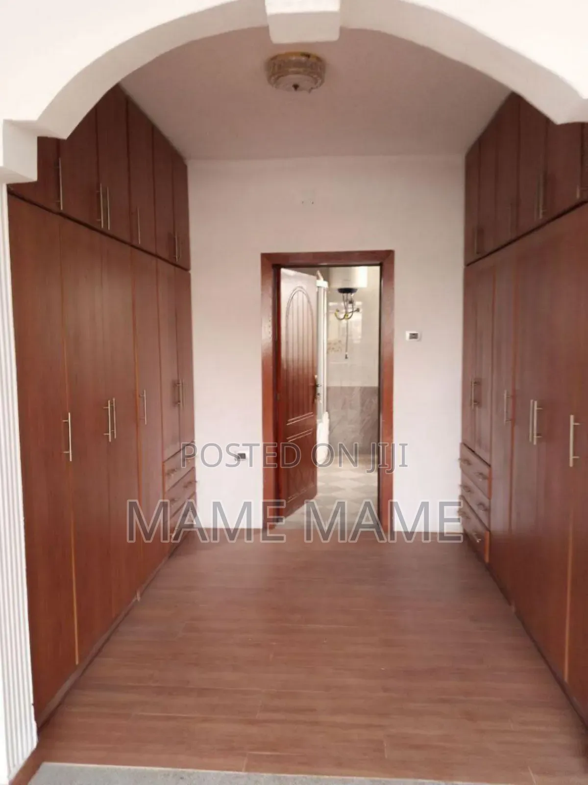 5bdrm House in Addis Abeba, Bole for sale