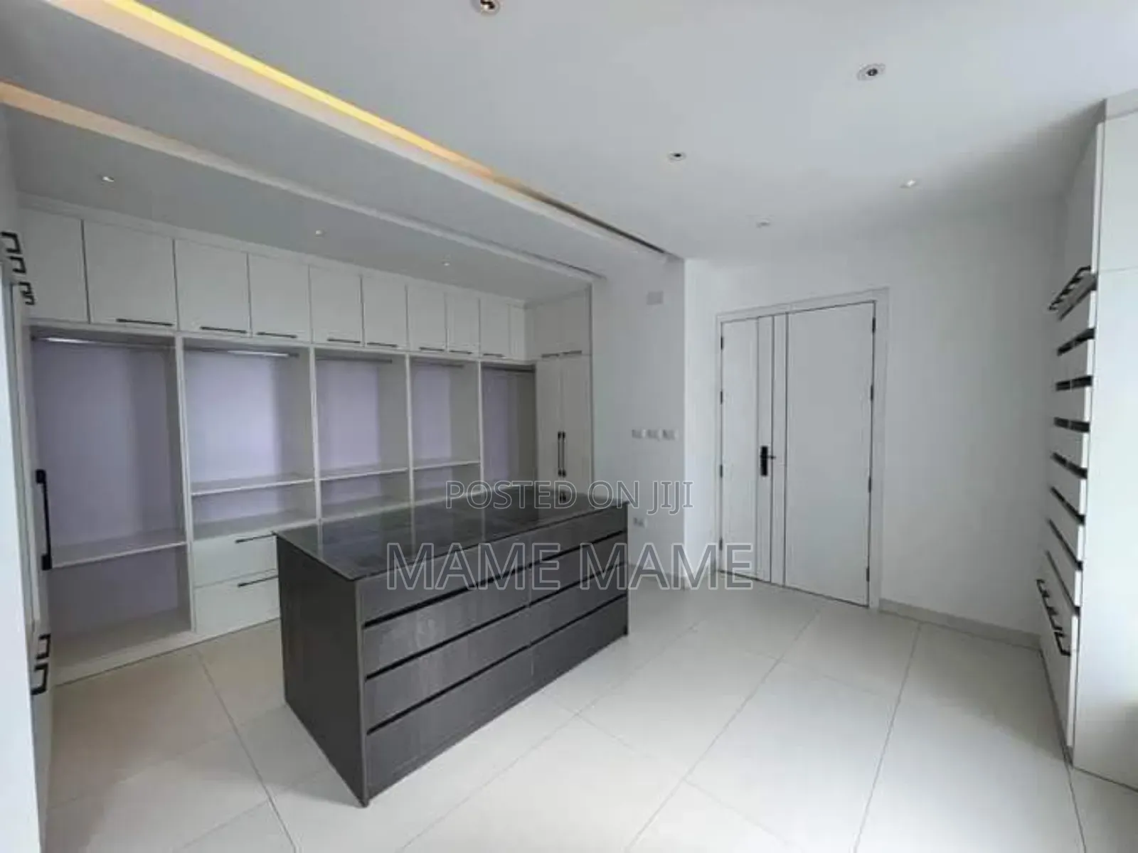 7bdrm House in Addis Abeba, Bole for sale