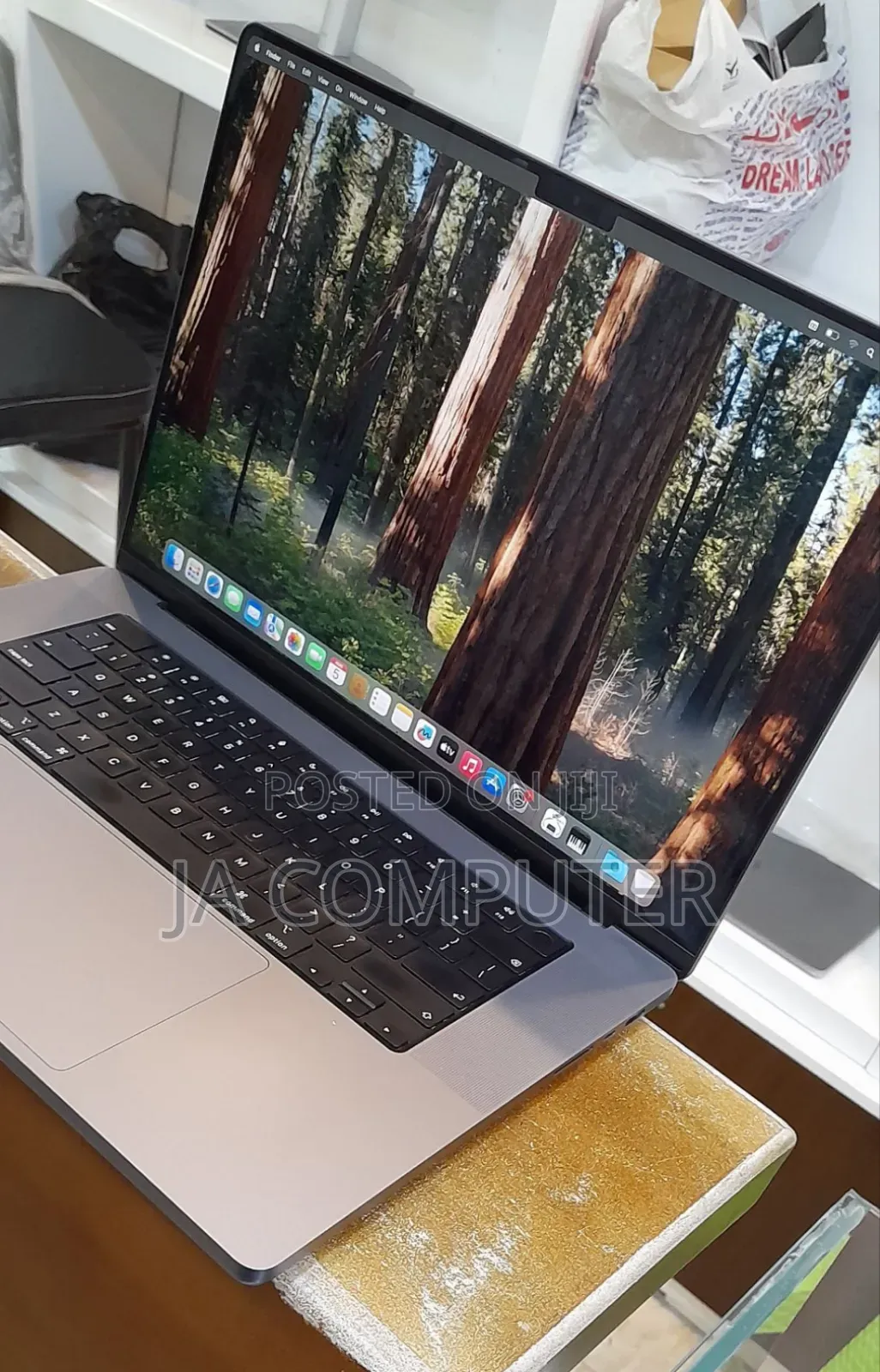 New Laptop Apple MacBook Pro M1 16GB Apple M1 Pro SSD 1T