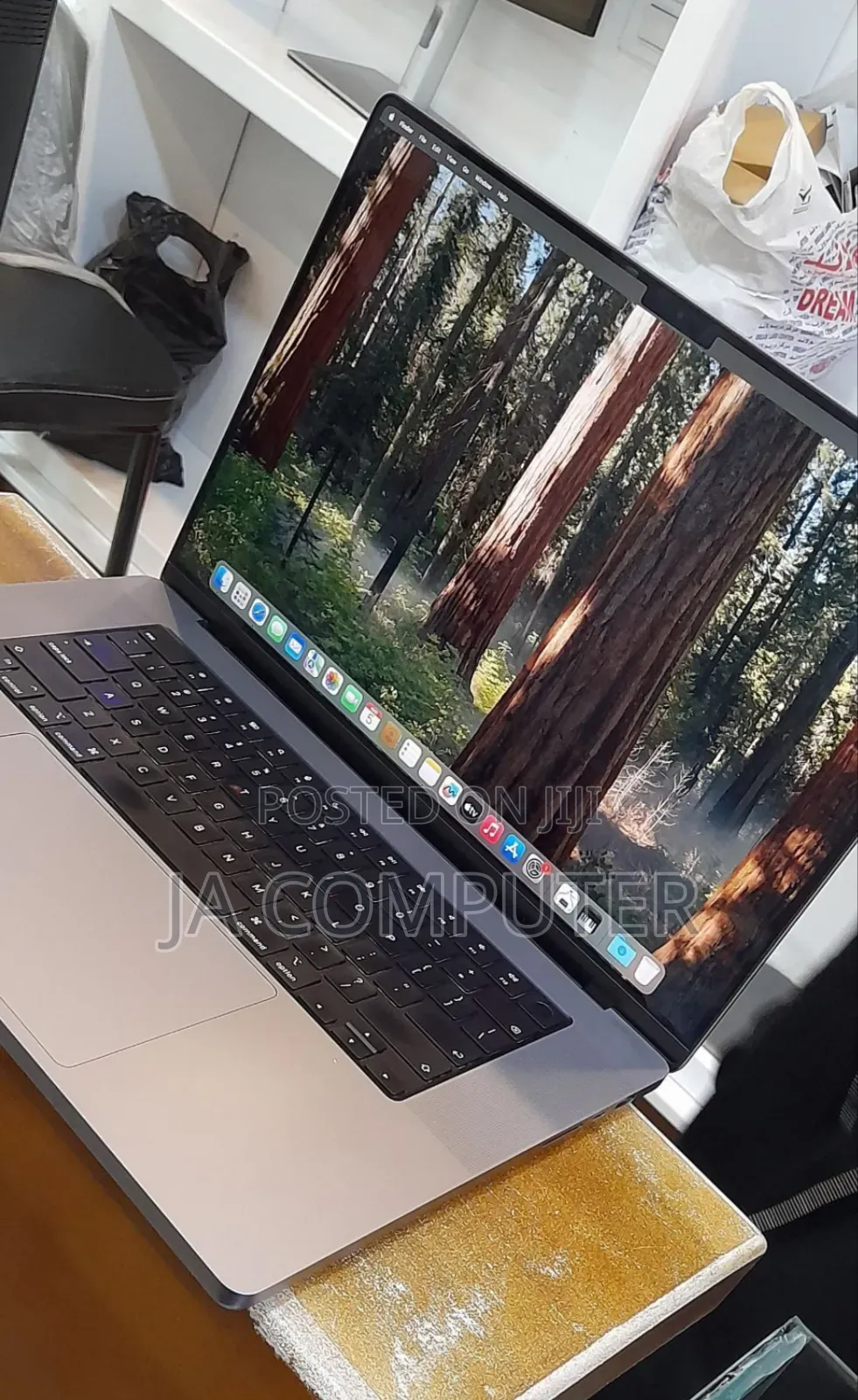 New Laptop Apple MacBook Pro M1 16GB Apple M1 Pro SSD 1T