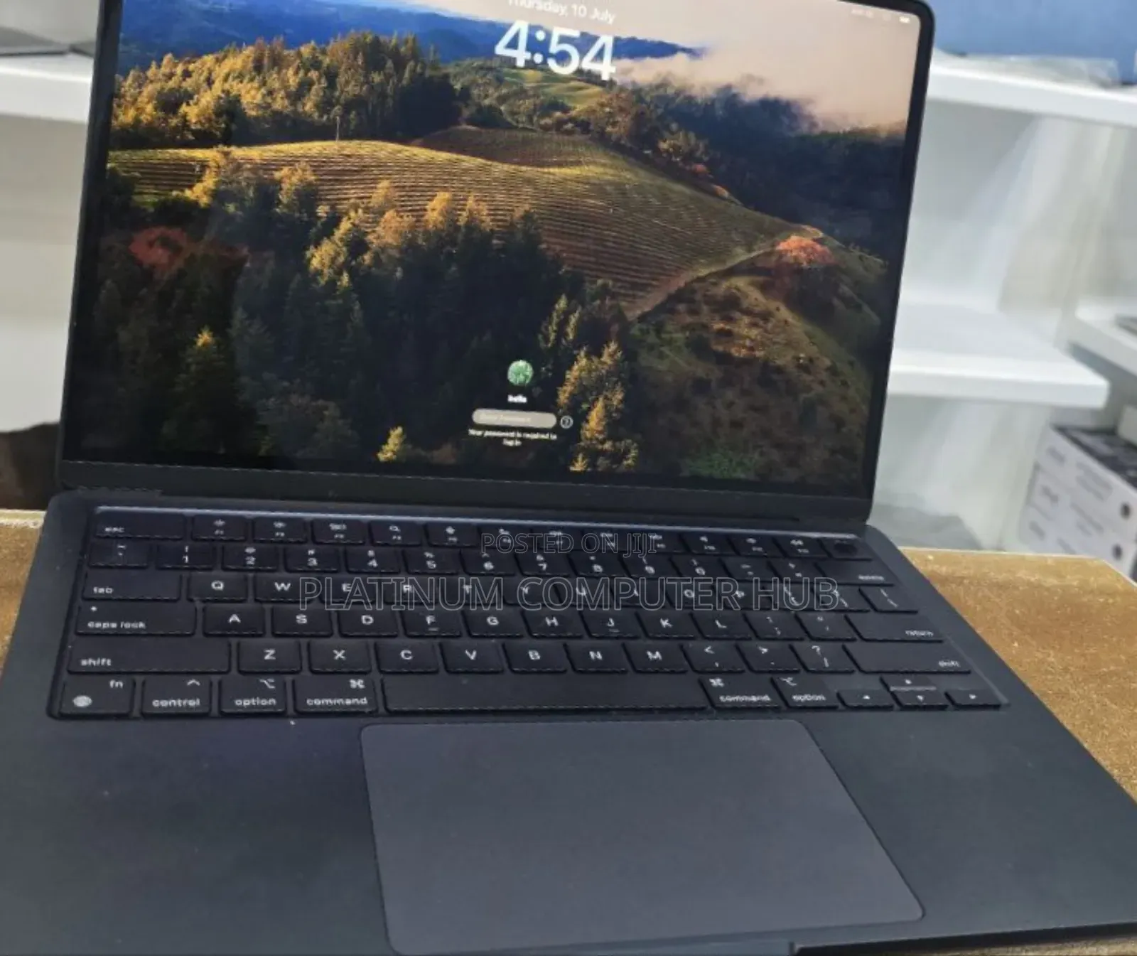 New Laptop Apple MacBook Air 2022 M2 8GB Apple M2 SSD 256GB