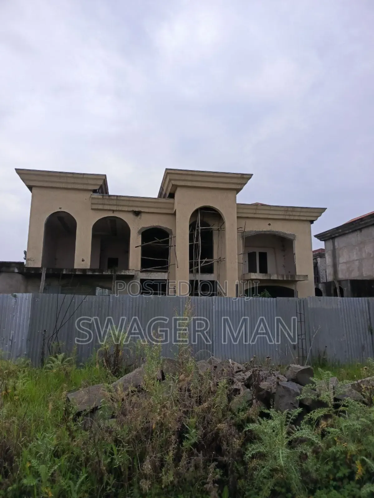 8bdrm Townhouse/Terrace in ጣፎ, Yeka for sale