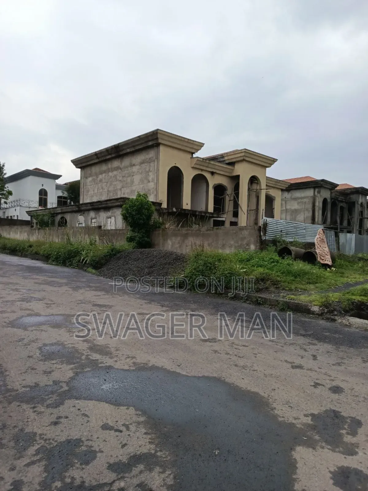 8bdrm Townhouse/Terrace in ጣፎ, Yeka for sale