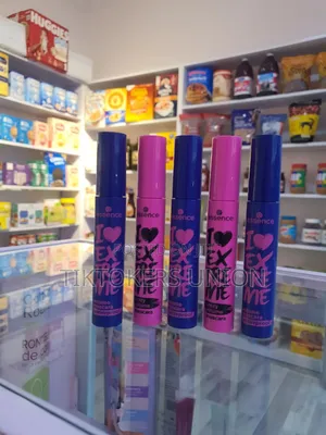 Photo - Essence I Love Extreme Mascara.