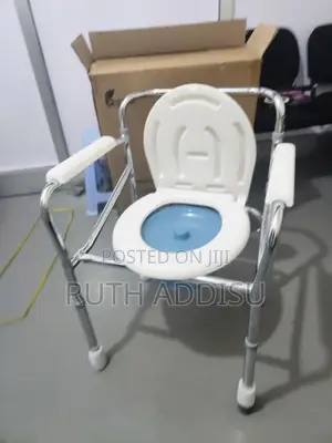 Photo - Commode Chair朱雀commode Chair帳目poty Chair靈活medical Commode