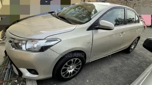 Toyota Yaris LE Hatchback 5dr 2016 Gold